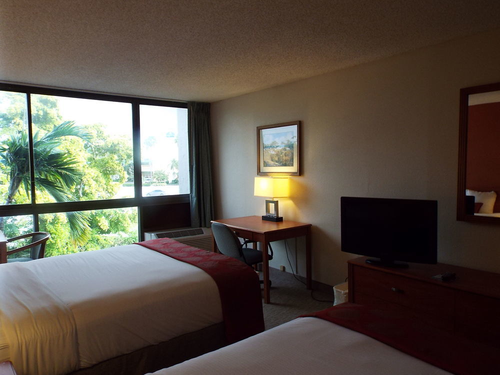 Hotel Ramada By Wyndham West Palm Airport 3*